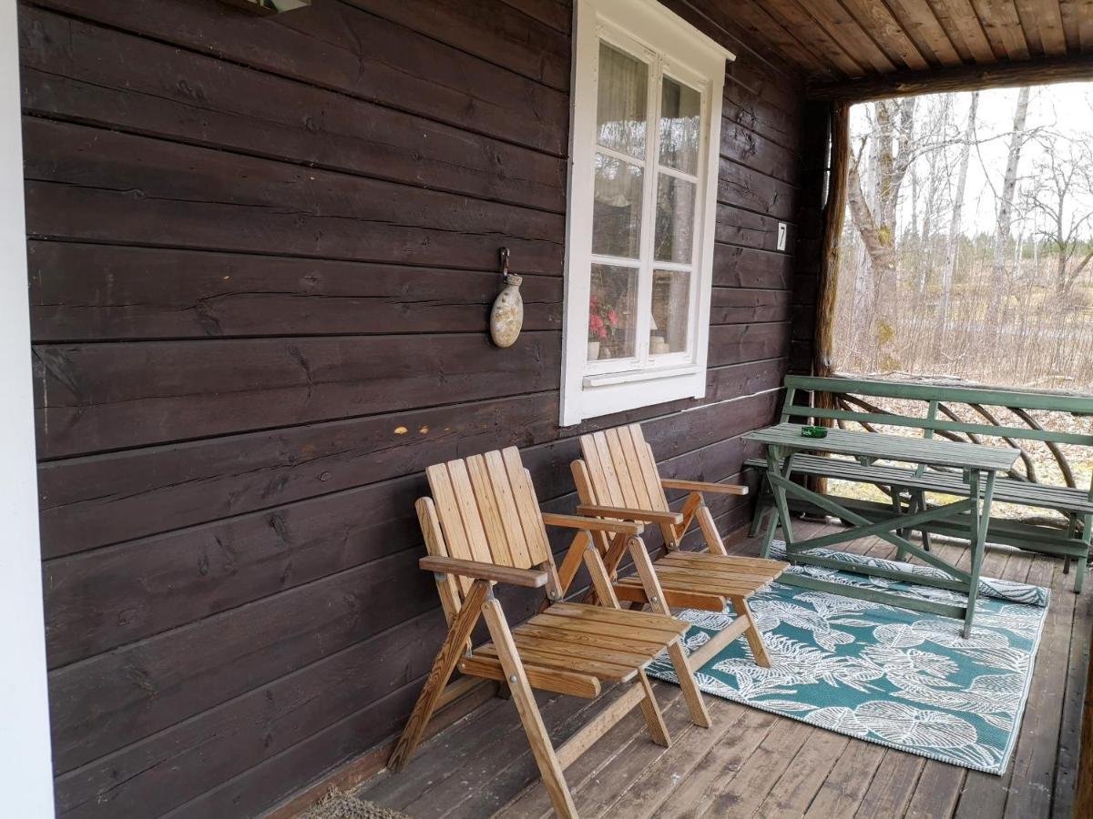 Mysig Stuga Med Oeppen Spis Och Uteplats Froseke Exterior photo