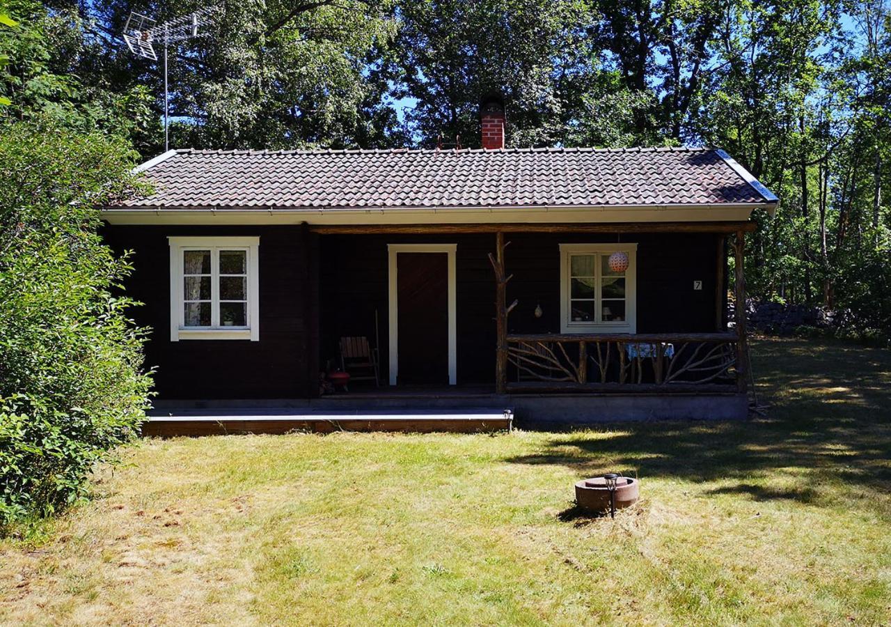 Mysig Stuga Med Oeppen Spis Och Uteplats Froseke Exterior photo