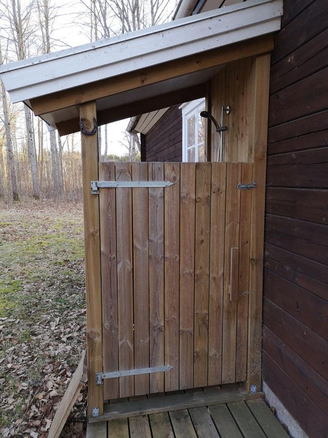 Mysig Stuga Med Oeppen Spis Och Uteplats Froseke Exterior photo