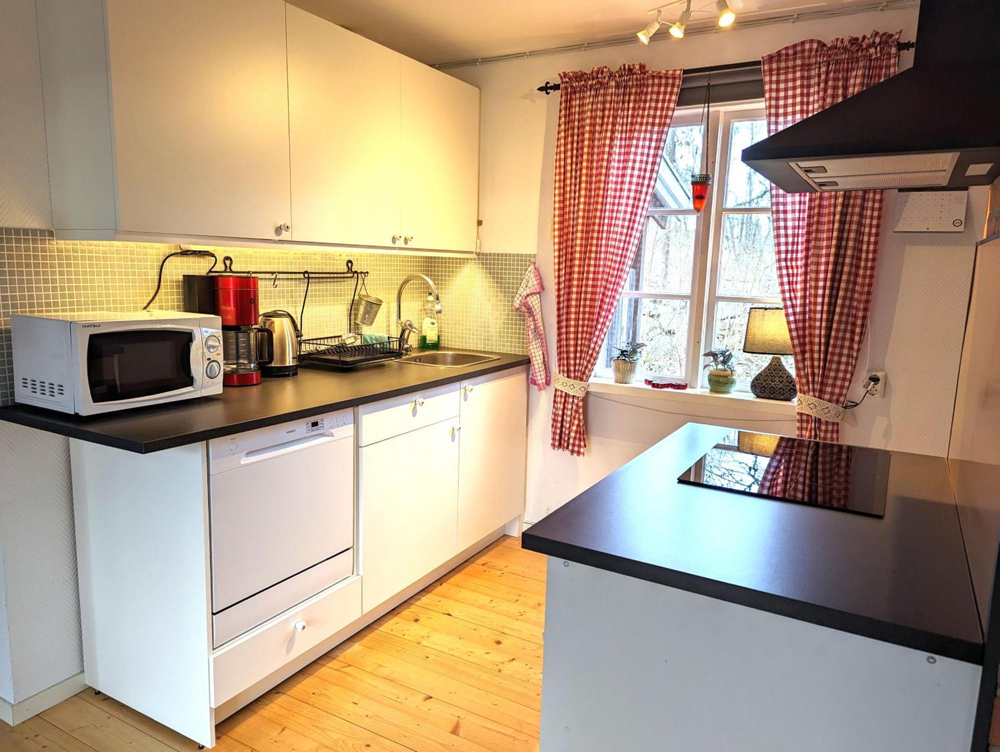 Mysig Stuga Med Oeppen Spis Och Uteplats Froseke Exterior photo